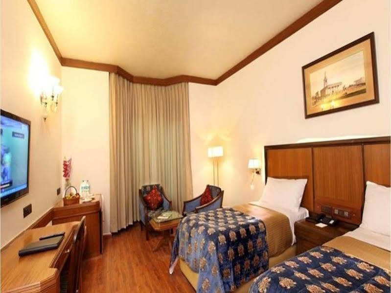 Hotel Samrat, ニューデリー エクステリア 写真